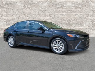 Used 2022 Toyota Camry LE image 1
