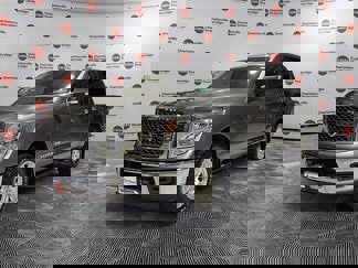 Used 2018 Nissan Titan SV image 1