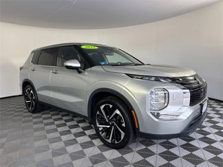 Used 2022 Mitsubishi Outlander ES image 1