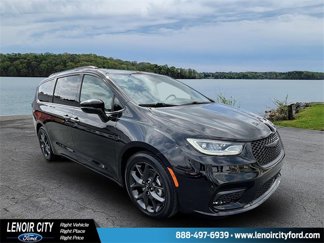 Used 2022 Chrysler Pacifica Touring-L w/ S Appearance Package image 1