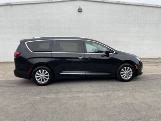 Used 2019 Chrysler Pacifica Touring-L image 1
