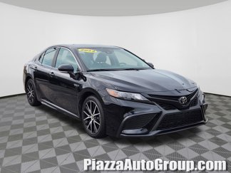 Used 2022 Toyota Camry SE image 1