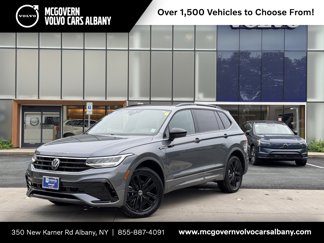 Used 2022 Volkswagen Tiguan SE R-Line image 1