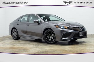 Used 2022 Toyota Camry SE image 1