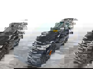 Used 2024 Volkswagen Tiguan SE w/ Panoramic Sunroof Package image 1