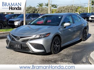 Used 2021 Toyota Camry SE image 1