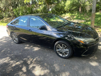 Used 2017 Toyota Camry SE image 1