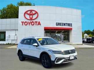 Used 2024 Volkswagen Tiguan SE image 1