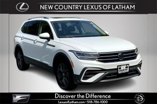 Used 2024 Volkswagen Tiguan SE w/ Panoramic Sunroof Package image 1