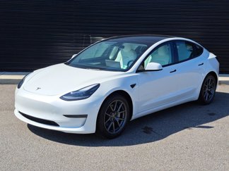 Used 2021 Tesla Model 3 Standard Range Plus image 1
