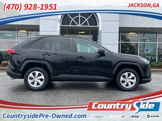 Used 2021 Toyota RAV4 LE image 1
