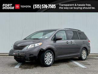 Used 2014 Toyota Sienna XLE image 1