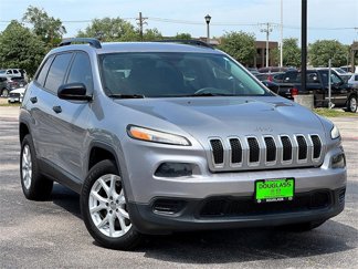 Used 2016 Jeep Cherokee Sport image 1