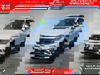 Used 2023 Volkswagen Tiguan SE image 1
