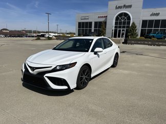 Used 2023 Toyota Camry SE image 1