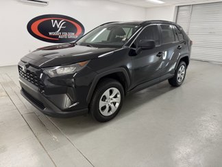 Used 2020 Toyota RAV4 LE image 1