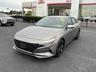 Certified 2023 Hyundai Elantra SEL w/ Preferred Accessory Package image 1
