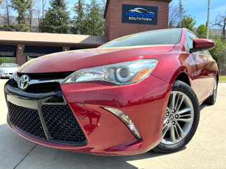 Used 2016 Toyota Camry SE image 1