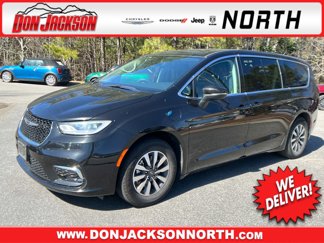 Used 2023 Chrysler Pacifica Touring-L image 1