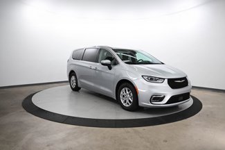 Used 2023 Chrysler Pacifica Touring-L image 1