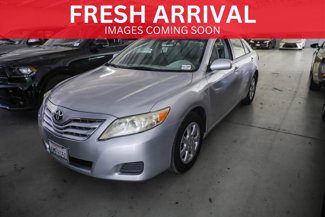 Used 2010 Toyota Camry LE image 1