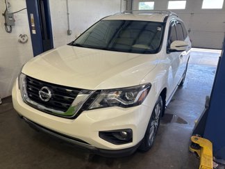 Used 2018 Nissan Pathfinder SV image 1