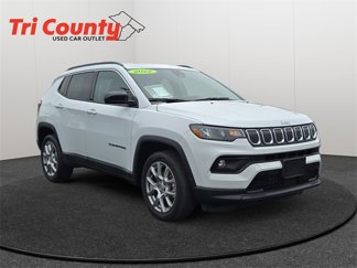 Used 2022 Jeep Compass Latitude image 1