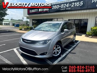 Used 2017 Chrysler Pacifica Touring-L w/ Tire & Wheel Group image 1