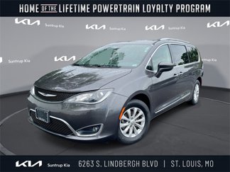 Used 2018 Chrysler Pacifica Touring-L image 1