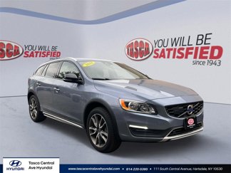 Used 2018 Volvo V60 T5 Cross Country w/ Convenience Package image 1