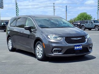 Used 2023 Chrysler Pacifica Touring-L image 1