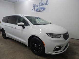 Used 2023 Chrysler Pacifica Touring-L image 1