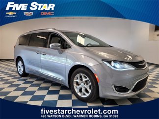 Used 2020 Chrysler Pacifica Limited image 1