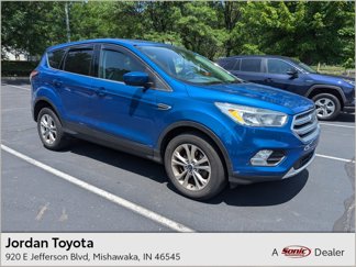 Used 2017 Ford Escape SE image 1