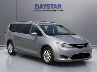 Used 2020 Chrysler Pacifica Touring-L image 1