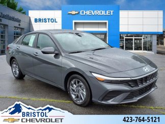 Used 2024 Hyundai Elantra SEL image 1