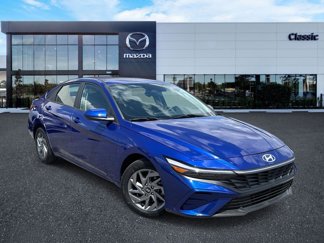 Used 2024 Hyundai Elantra SEL image 1