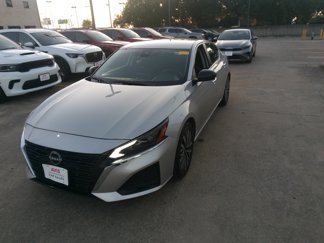 Used 2024 Nissan Altima 2.5 SV image 1