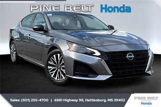 Used 2024 Nissan Altima 2.5 SV image 1