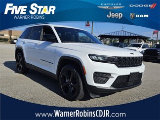 Used 2023 Jeep Grand Cherokee Altitude image 1