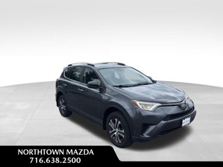 Used 2018 Toyota RAV4 LE image 1