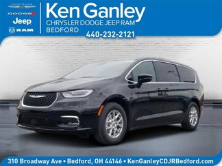 New 2025 Chrysler Pacifica Select image 1