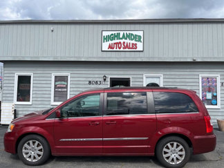 Used 2014 Chrysler Town & Country Touring image 1