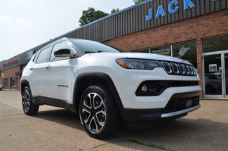 Used 2022 Jeep Compass Limited image 1