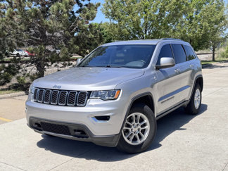 Used 2020 Jeep Grand Cherokee Laredo image 1