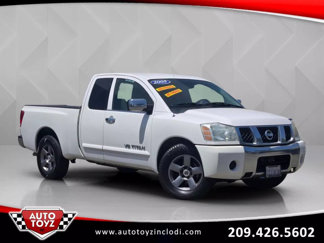 Used 2005 Nissan Titan SE image 1