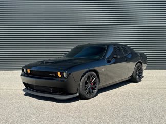 Used 2016 Dodge Challenger SRT Hellcat image 1