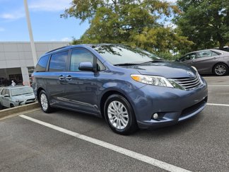 Used 2017 Toyota Sienna XLE image 1