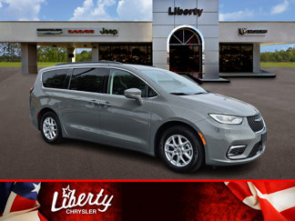 Used 2022 Chrysler Pacifica Touring-L image 1