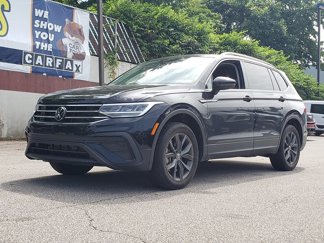 Used 2022 Volkswagen Tiguan SE w/ Panoramic Sunroof Package image 1